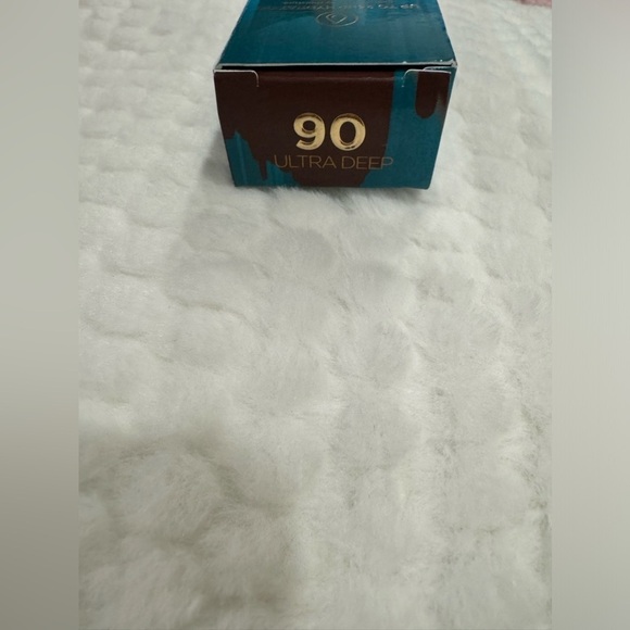 Urban Decay
Hydromaniac Glowy Tinted
Hydrator Foundation 90 ultra-deep neutral - Picture 12 of 13